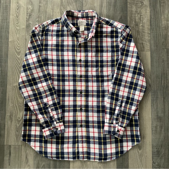 LL Bean Scotch Plaid Flannel Shirt
# 228061
Blue White Red Plaid
Men’s Large - Picture 1 of 6